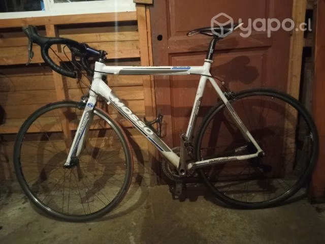 Bici ruta + casco pedales y Zapas