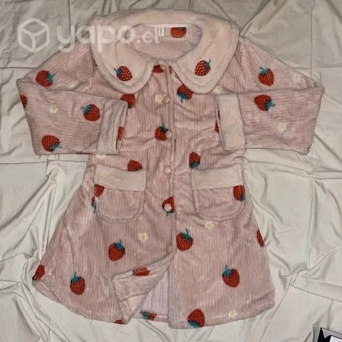 Pijama grueso peludo rozado con frutillas