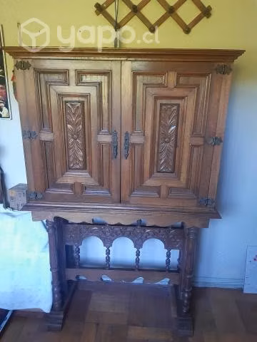 Antiguo bargueño de roble impecable