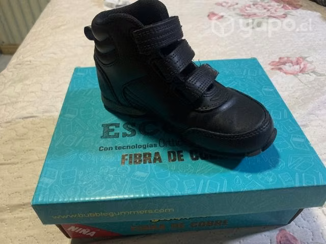Zapatos escolares de niña