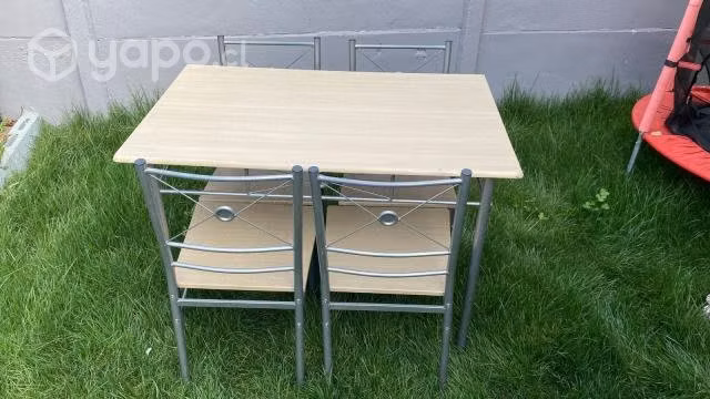 Mesa y sillas de segunda mano