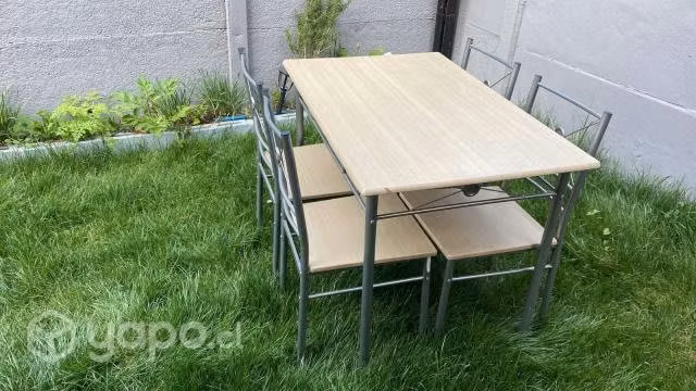 Mesa y sillas de segunda mano