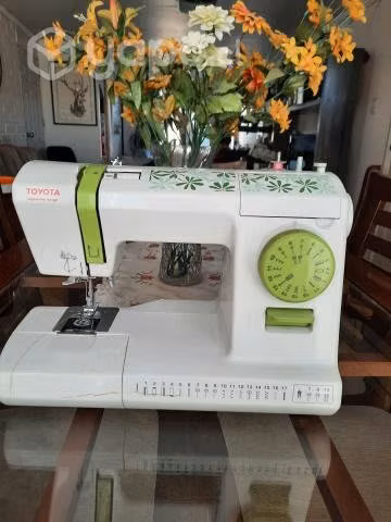 Maquina de coser Toyota