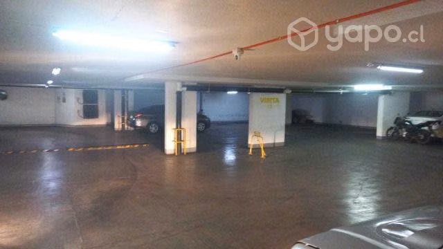 Estacionamiento (sector metro Matta)