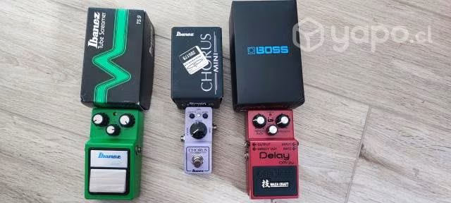 Pedales TS9 overdrive y Boss Delay Waza