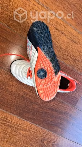 Zapatillas futbolito casi nuevas