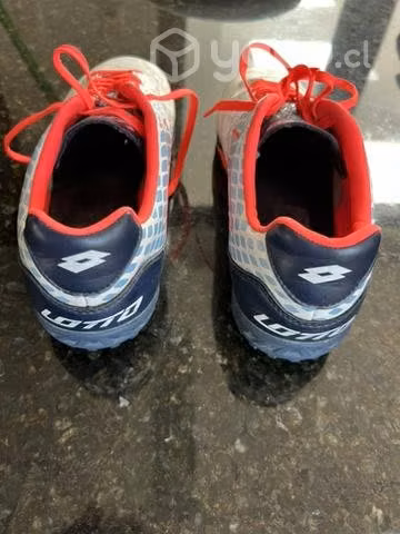 Zapatillas futbolito casi nuevas