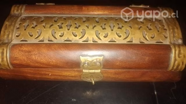 Joyero de bronce y madera hecha en India - Imagen 3