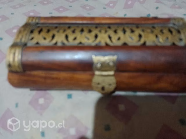 Joyero de bronce y madera hecha en India - Imagen 2