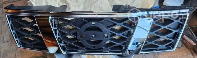 Mascara cromada Xtrail T nueva origina