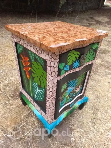 Velador pintado a mano