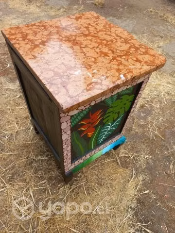 Velador pintado a mano