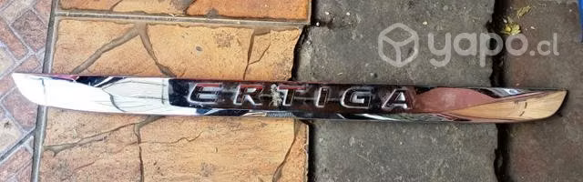 Moldura portalon Ertiga 2016 2018 detalle mínimo
