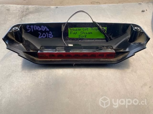 Tercera luz freno Fiat Strada 2018