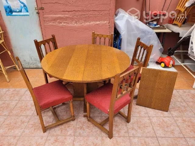 Comedor 5 sillas rojas y 6 sillas de blancas