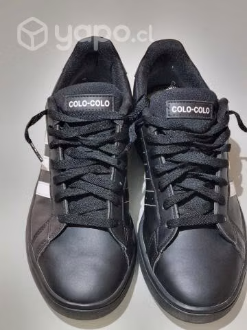 Zapatos adidas Colo Colo. Color negro.