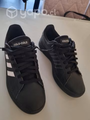 Zapatos adidas Colo Colo. Color negro.