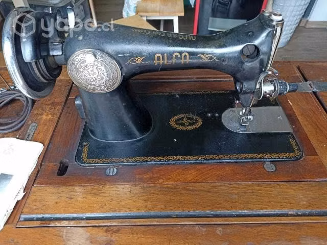 Antigua Máquina de Coser Alpha (Española)