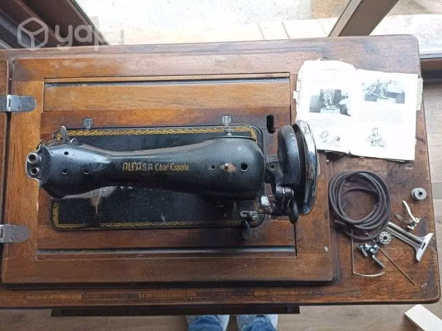 Antigua Máquina de Coser Alpha (Española)