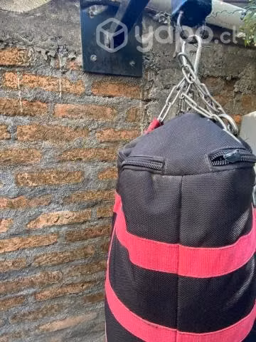 Saco de box e implementos de kick boxin
