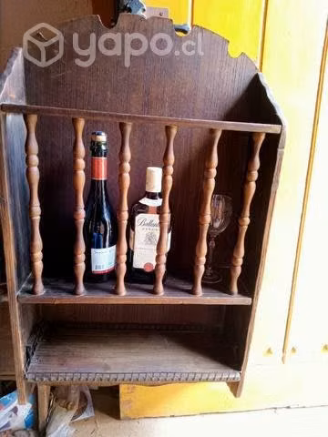 Antigua repisa mini bar/revistero