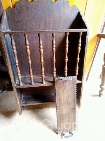 Antigua repisa mini bar/revistero