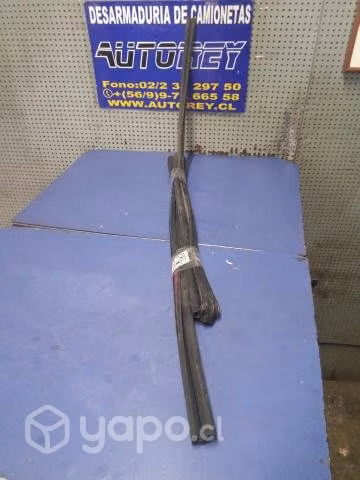 Goma vidrio puerta trasera izquierda Toyota Hilux