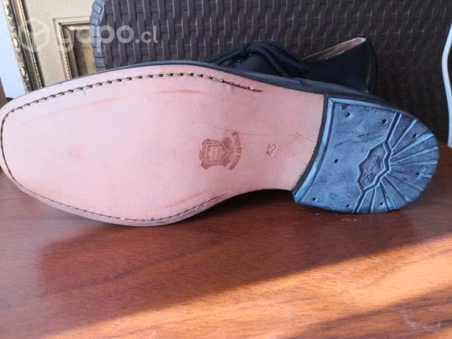 Zapatos nuevo cuero y suela