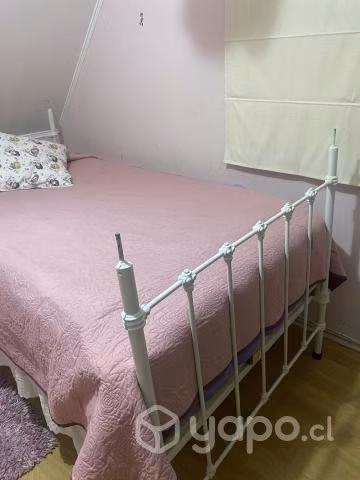Cama antigua de fierro
