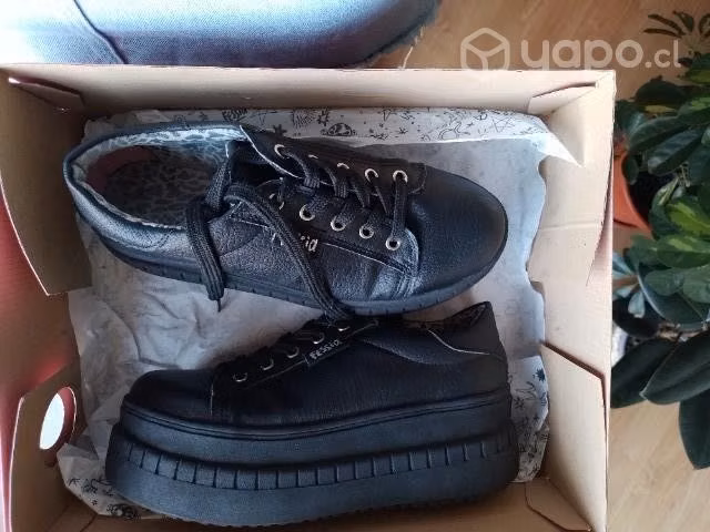 Zapatillas negra plataforma Fessia