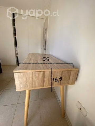 Escritorio de madera más silla