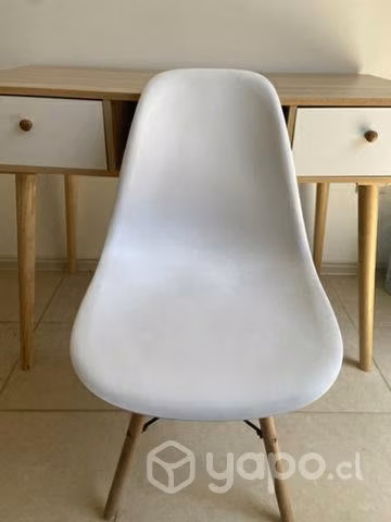 Escritorio de madera más silla