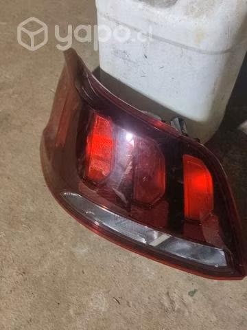 Foco trasero izquierdo Peugeot 301