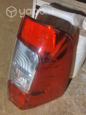 Foco trasero izquierdo Nissan np300