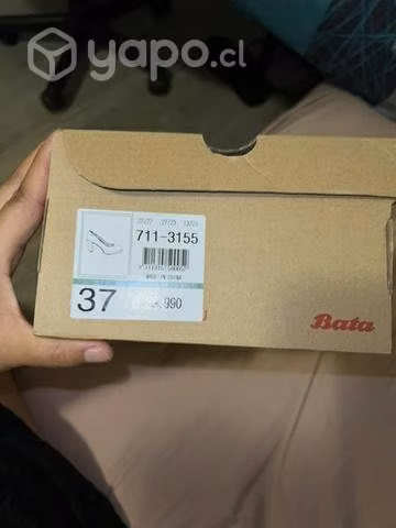 Zapatos de taco hermosos marca Bata
