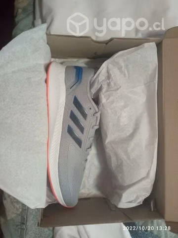 Zapatillas Adidas nuevas - Imagen 3