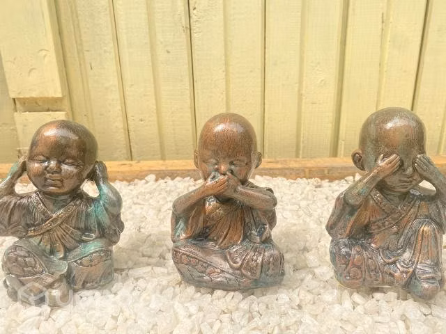 Trío de Budas niños