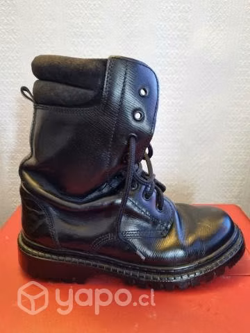 Botas militares originales.