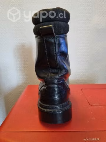 Botas militares originales.