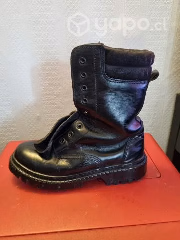 Botas militares originales.