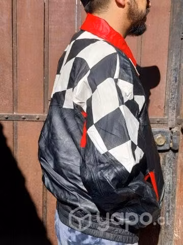 Chaqueta de cuero en excelente estado - Imagen 2