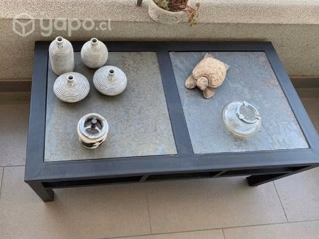 Mesa de centro de terraza, de fierro impecable.