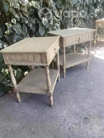 Par de veladores antiguos - Imagen 2