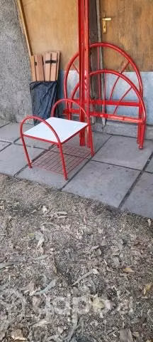 2 camas de 1 plaza con colchón y un velador - Imagen 3