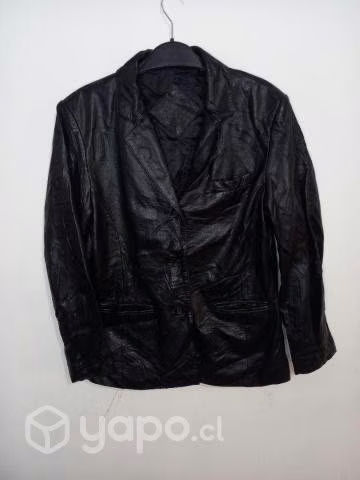 Chaqueta de cuero para dama en excelente estado