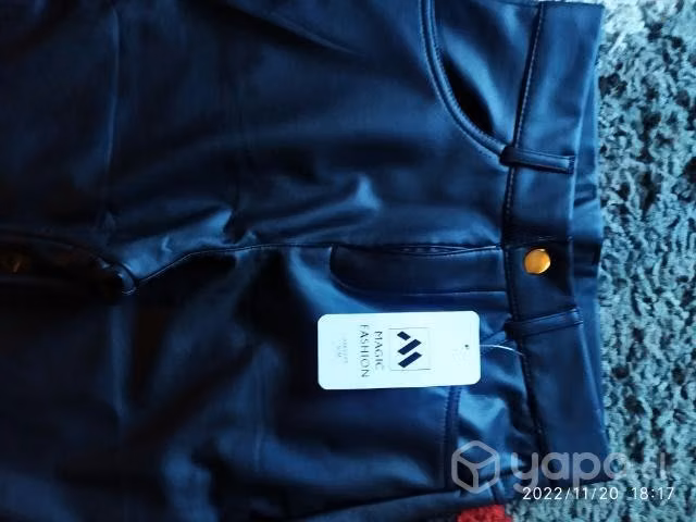 Pantalón eco cuero