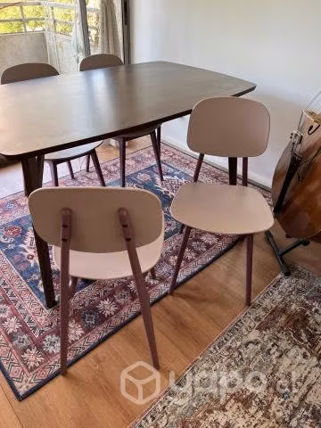 Mesa de comedor y sillas