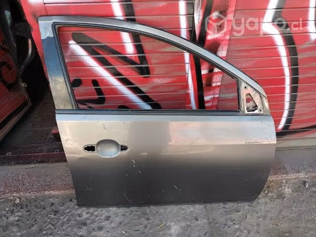 Puerta derecha Nissan Versa