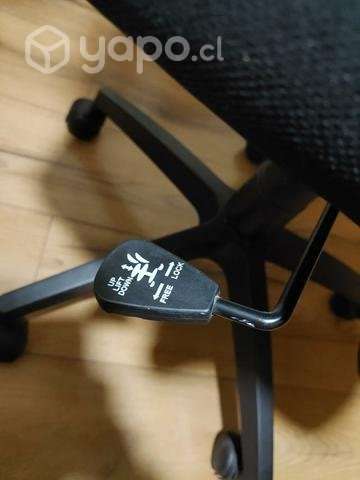 Silla de escritorio semi nueva conversable - Imagen 3