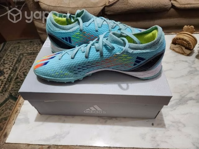 Zapatos de fútbol pasto sintético talla 42